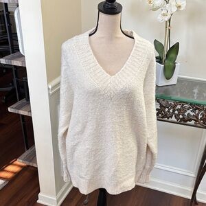 Aerie Soft Cream Oversized V-Neck Sweater size Large